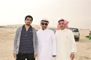الزميل موسى ابوطفرة يتوسط الزميلين جاسم التنيب وغانم السليماني﻿