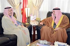 الشيخ خالد ال خليفة مستقبلا الشيخ عزام الصباح﻿