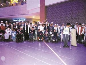 المشاركون في حملة نقدر خلال تواجدهم في مجمع الافنيوز
