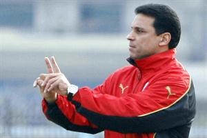 مدرب الاهلي المصري حسام البدري يؤكد انه يريد ابقاء عماد متعب مع الفريق
