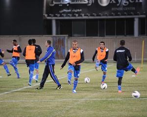لاعبو الازرق في تدريب سابق قبل التوجه الى ابوظبي 	عادل اليعقوب﻿