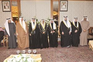 الشيخ مشعل المبارك وولداه عبدالعزيز وعبدالله يقدمون التهاني﻿