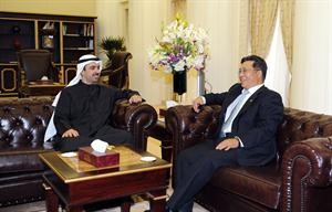 الرئيس علي الراشد اثناء استقباله السفير الصيني﻿