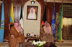 سمو نائب الامير وولي العهد الشيخ نواف الاحمد مستقبلا الشيخ دمحمد الصباح
