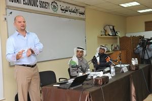 طارق الصالح متوسطا احمد الحمد وجريج كاربينسكي سعود سالم
