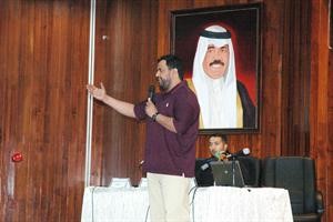 حسن المجمد خلال المحاضرة
