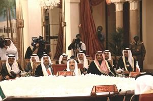 صاحب السمو الامير الشيخ صباح الاحمد مترئسا وفد الكويت في اعمال القمة الخليجية
