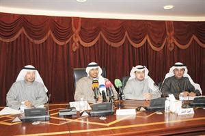 السمحان والمفرح والحسن خلال المؤتمر الصحافي
