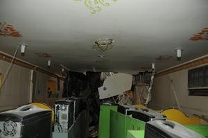 السقف المنهار