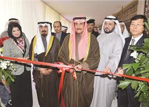 الشيخ دابراهيم الدعيج يفتتح الفصل الذكي في مدرسة ابن ماجد﻿