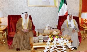 صاحب السمو الامير الشيخ صباح الاحمد مستقبلا الشيخ محمد بن مبارك ال خليفة﻿