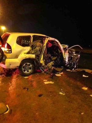 سيارة الدفع الرباعي بعد اصطدامها بالشاحنة