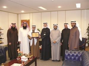 جانب من زيارة وفد النادي الكويتي الرياضي للصم الى بيت الزكاة