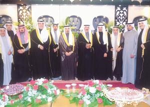 الشيخ جابر العبدالله والشيخ احمد العبدالله والشيخ مشعل جابر العبدالله يهنئون﻿