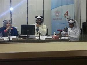 جبر بن صالح قطر وفيصل الشمري الكويت واستقلال احمد مملكة البحرين في استديو اذاعة صوت التعاون