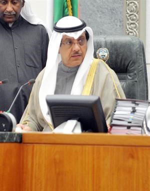 مبارك الخرينج مترئسا جانبا من الجلسة﻿