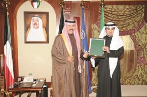 سمو ولي العهد خلال لقائه دمحمد العتيبي﻿
