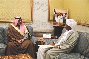 الشيخ صباح الخالد خلال لقائه السفير يحيى عبدالجليل محمود﻿
