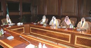 صاحب السمو الامير الشيخ صباح الاحمد مترئسا جلسة مجلس الوزراء بحضور علي الراشد والشيخ احمد الحمود والشيخ صباح الخالد وشريدة المعوشرجي﻿