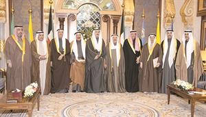 صاحب السمو الامير الشيخ صباح الاحمد مستقبلا رؤساء اتحادات المصارف والاستثمار والصناعيين والعقاريين ﻿