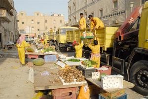 جانب من الكميات المصادرة من المواد الغذائية﻿