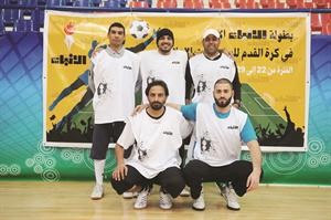 فريق الانباء في لقطة تذكارية قبل المباراة
