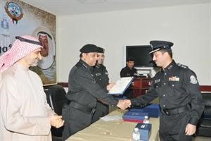 توزيع الشهادات على الخريجين﻿