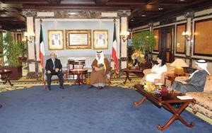 سمو الشيخ جابر المبارك مستقبلا السفير التونسي الصغير الفطناسي بحضور الشيخة اعتماد الخالد والشيخ ناصر احمد صباح السالم﻿
