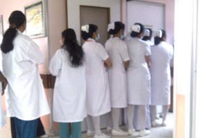 «الصحة» تستقطب 1000 ممرض وفني أشعة ومختبرات وصيدلة من السودان ومصر والهند والفلبين بداية العام المقبل