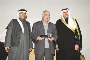  وتكريم الزميل السيد الوهيدي﻿