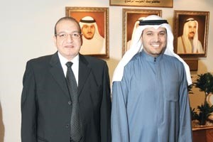 دمحمد الهاشل ورئيس قسم الاقتصاد الزميل هشام ابو شادي