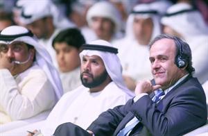 رئيس يويفا ميشال بلاتيني يفضل اقامة مونديال قطر 2022 في الشتاء رويترز