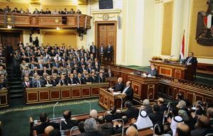 الرئيس المصري د محمد مرسي يلقي خطابه امام مجلس الشورى امس افپ