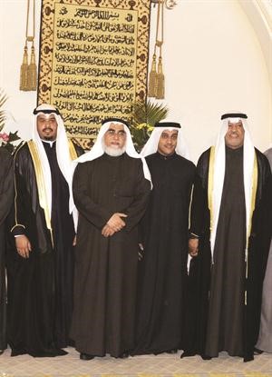 دعبدالمحسن الخرافي وطلال الخرافي يباركان