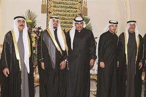 المعرس مع والده وشقيقه محمد الشريم ووالد العروس مبارك المسباح وعلي العجمي
