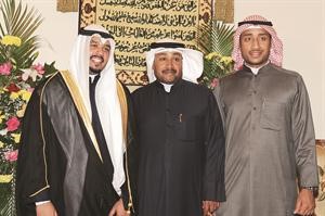 ابراهيم الخضر وعصام الخضر يباركان

