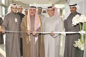 وزير المالية مصطفى الشمالي يقص شريط افتتاح فرع بيتك بمنطقة الروضة﻿