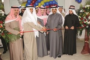 عبدالعزيز السمحان وراشد بورسلي وخالد القحص وعزيز صفوق واعضاء مجلس ادارة تعاونية النسيم يفتتحون السوق﻿