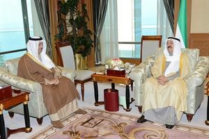 صاحب السمو الامير الشيخ صباح الاحمد خلال لقائه سمو رئيس الوزراء الشيخ جابر المبارك﻿