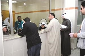 جانب من المراجعين لاصدار شهادات الميلاد
