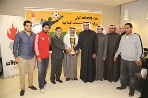 فريق جريدة السياسة الوصيف يتسلم كاس المركز الثاني