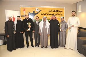 الحكام وافضل لاعب وحارس مع الزميلين يوسف عبدالرحمن ومحمد الحسيني