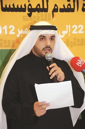 الزميل عبدالعزيز جاسم عريف الحفل