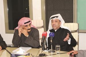 منصور التنيب ومجاسم اللنقاوي خلال المؤتمر الصحافي
﻿