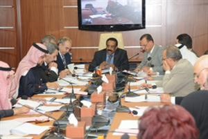 د محمد ميرغني مترئسا الاجتماع﻿