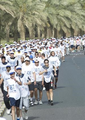 سباق الوطني السنوي للمشي يحظى بمشاركات كبيرة من مختلف فئات المجتمع﻿