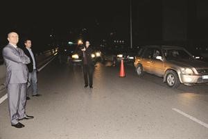 وزير الداخلية اللبناني مروان شربل متجولا في بيروت لتامين سلامة المواطنين المحتفلين براس السنةمحمود الطويل