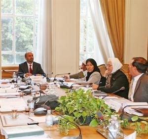 الجروان مترئسا الاجتماع﻿