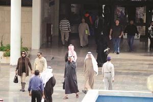 حركة دائبة من المراجعين 	هاني عبدالله﻿