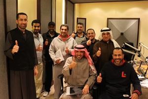 طاقم العمل في استديو الاذاعة
